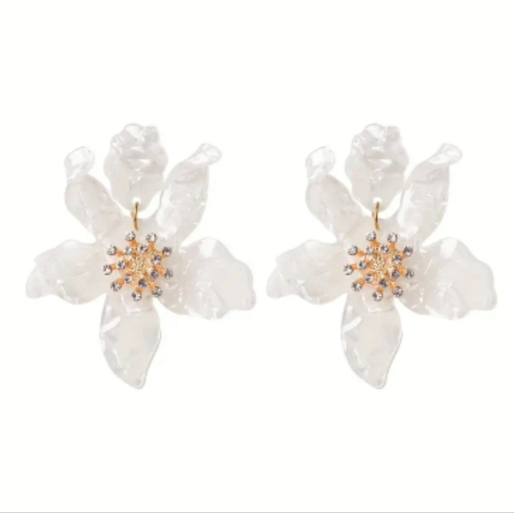 Elegant White Floral Earrings